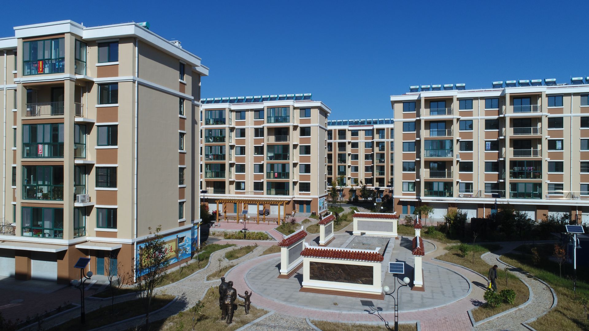 av直播
莱西平度公司河头店镇龙泉湖社区项目实景图02_compressed